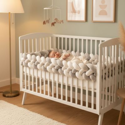 Bébé dort lit tresse de lit bébé grise blanche