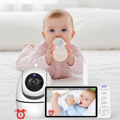 Bébé fille ventre biberon cam bebe moniteur lit blanc
