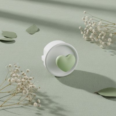 Cache prise bébé blanc coeur vert sol fleur séchée feuilles