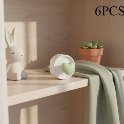 Cache prise bébé blanc coeur vert étagère plante lapin écharpe