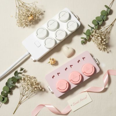 Cache prise bébé rose blanc rond fleurs séchées coeur ruban