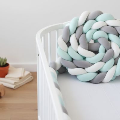 Tresse de lit bébé vert menthe gris blanc chambre enfant
